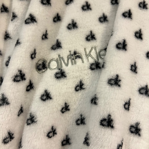 Calvin Klein Robe - Picture 5 of 6